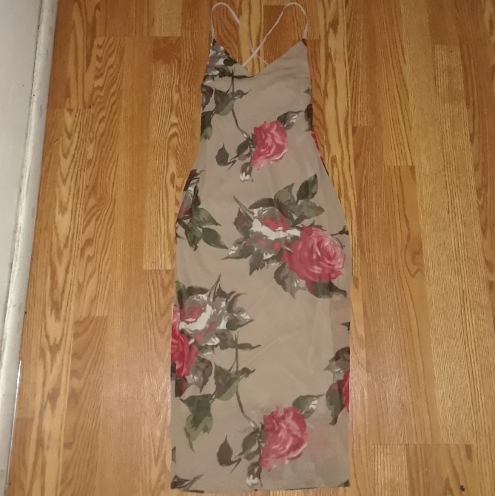 Beautiful fitting rose print dress